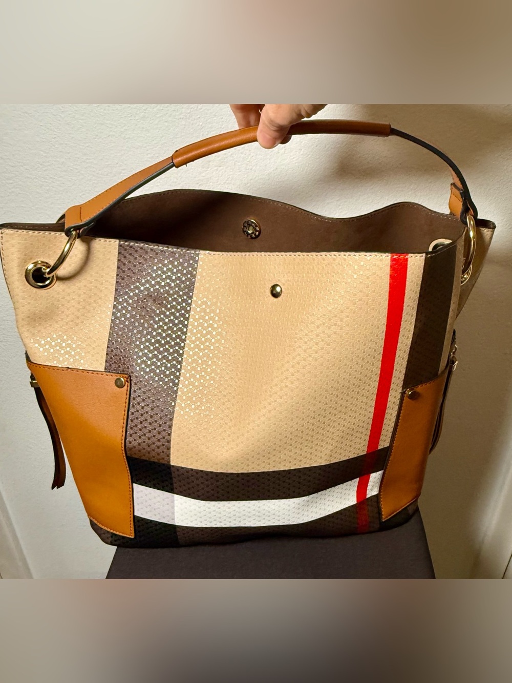 Beautiful tote bag. 12”H x 18”L (Top) 13”L (base) snap closure.